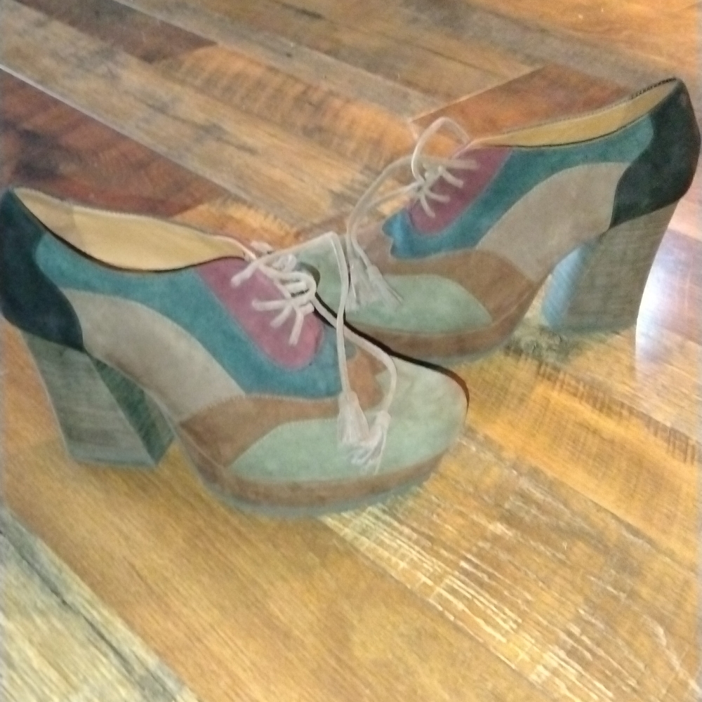 Earthies Retro Platform shoe.7,5.. Multi color genuine leather inside and out